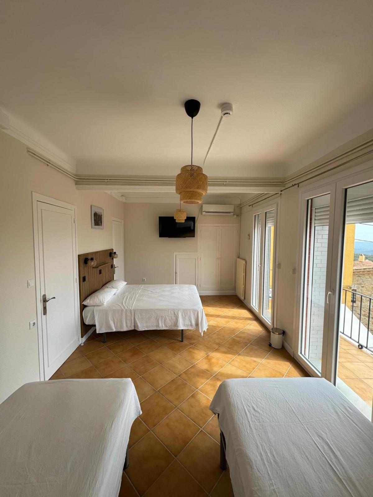 Hostal Restaurant Casa Comaulis La Vajol المظهر الخارجي الصورة