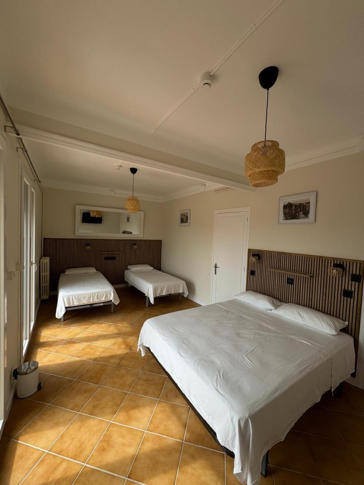 Hostal Restaurant Casa Comaulis La Vajol المظهر الخارجي الصورة