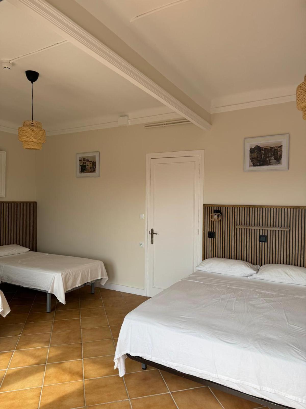 Hostal Restaurant Casa Comaulis La Vajol المظهر الخارجي الصورة